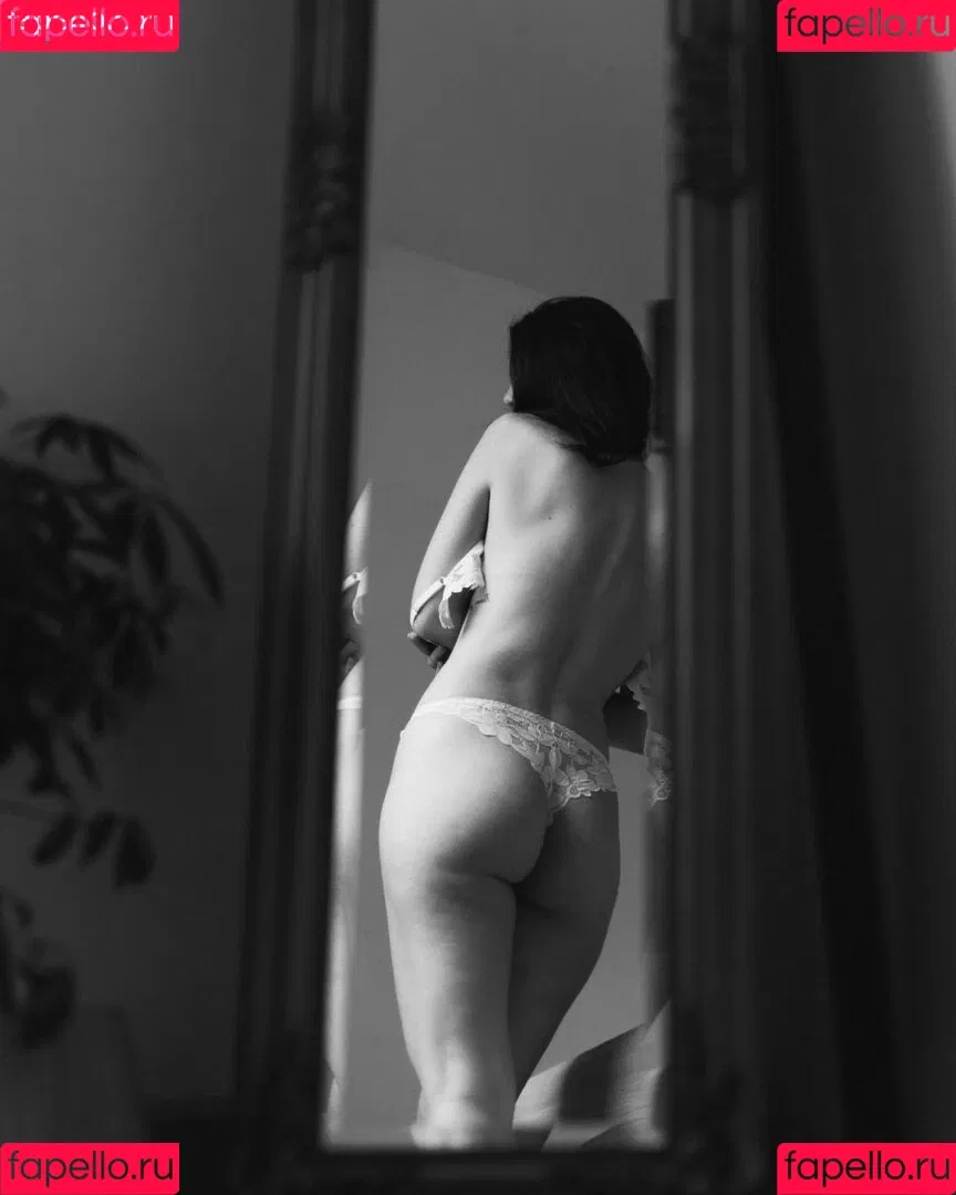 Justine Anne Crane Onlyfans Photo Gallery 