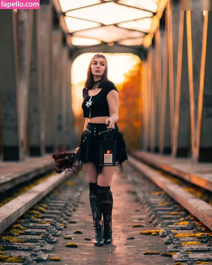 Justine Anne Crane Onlyfans Photo Gallery 