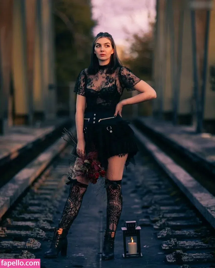 Justine Anne Crane Onlyfans Photo Gallery 