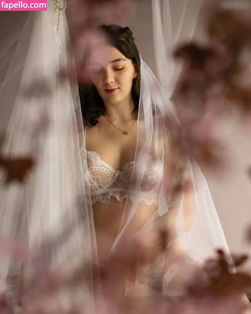 Justine Anne Crane Onlyfans Photo Gallery 