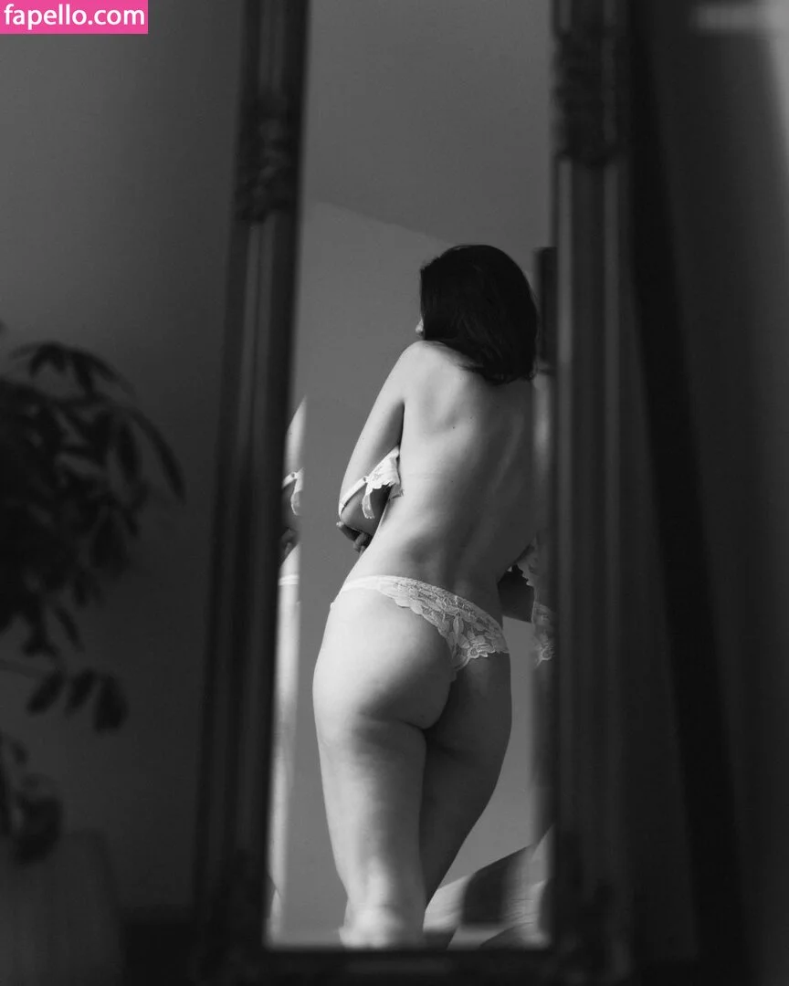 Justine Anne Crane Onlyfans Photo Gallery 