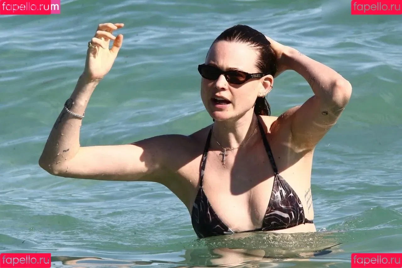 Behati Prinsloo Onlyfans Photo Gallery 