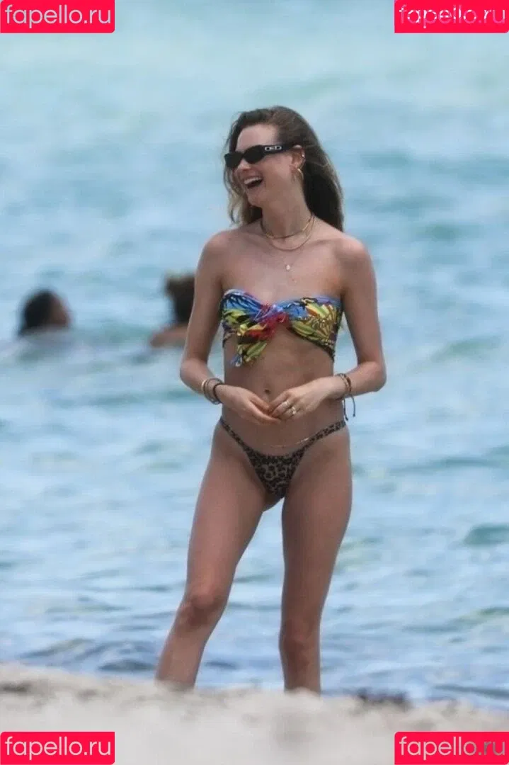 Behati Prinsloo Onlyfans Photo Gallery 