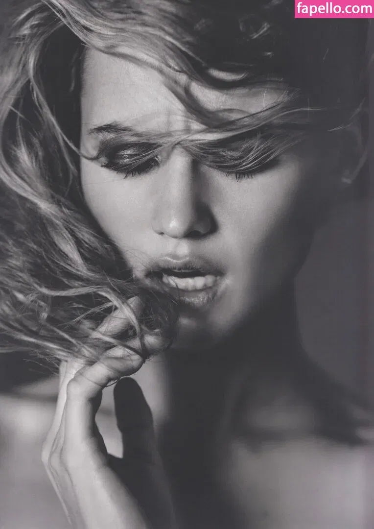 Behati Prinsloo Onlyfans Photo Gallery 