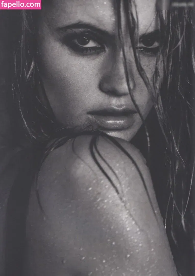 Behati Prinsloo Onlyfans Photo Gallery 