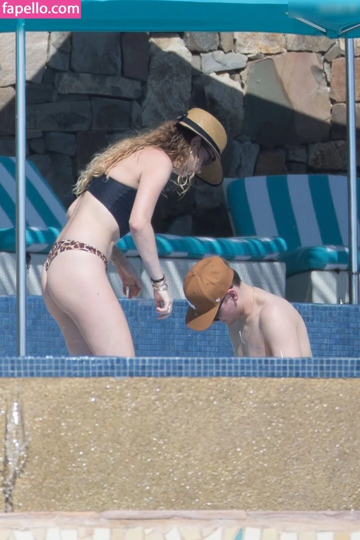 Behati Prinsloo Onlyfans Photo Gallery 