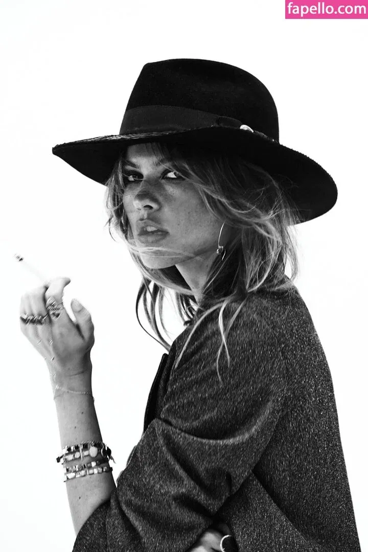 Behati Prinsloo Onlyfans Photo Gallery 