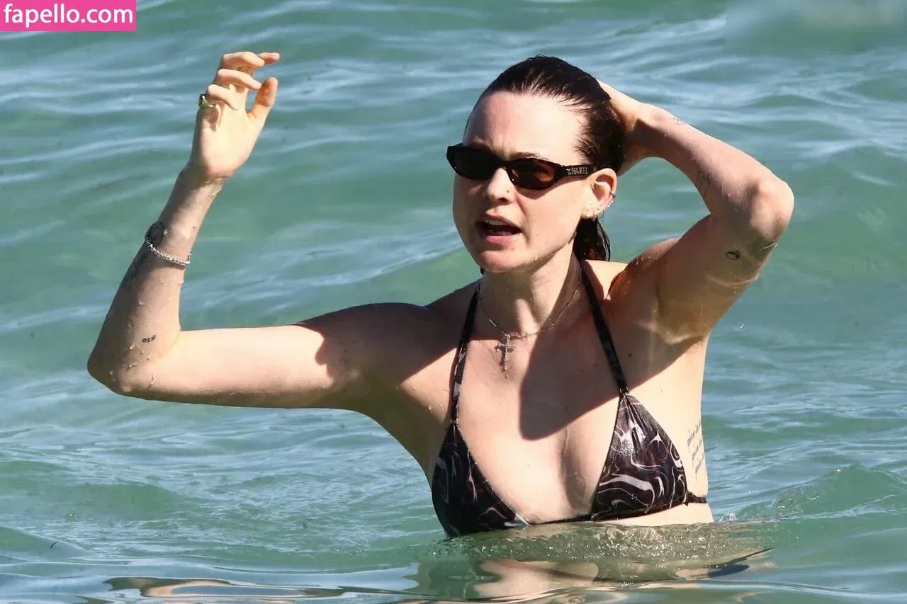 Behati Prinsloo Onlyfans Photo Gallery 