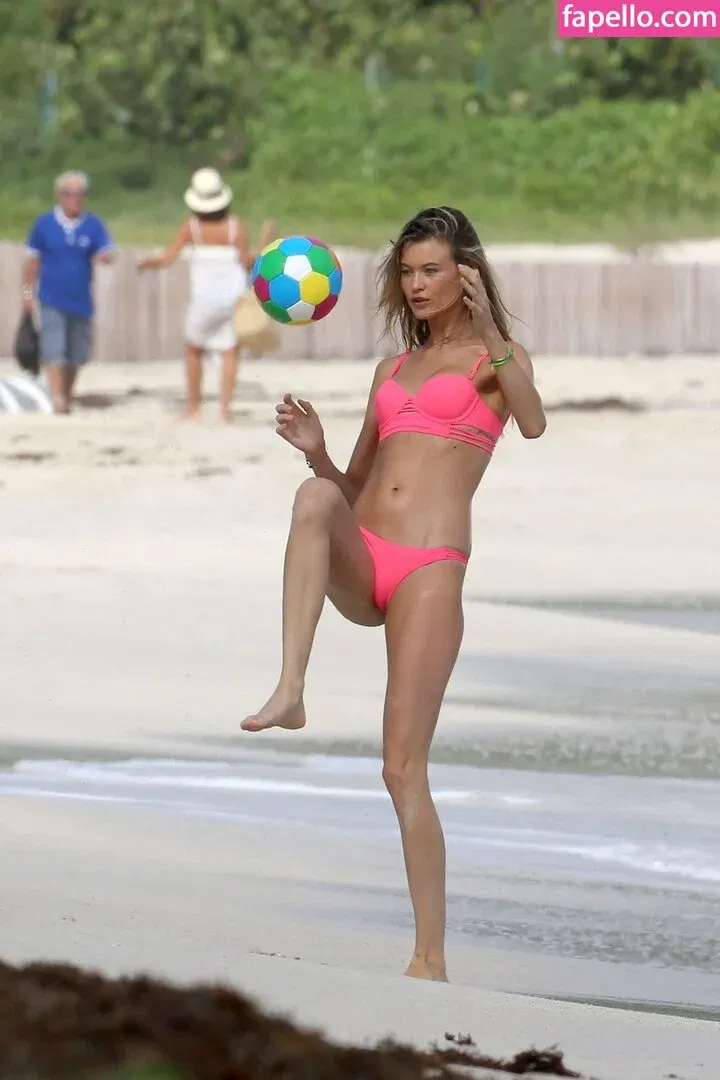 Behati Prinsloo Onlyfans Photo Gallery 