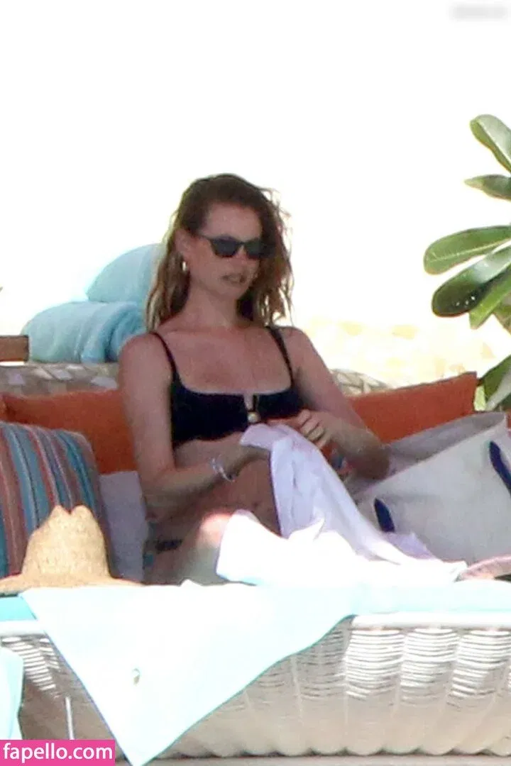 Behati Prinsloo Onlyfans Photo Gallery 