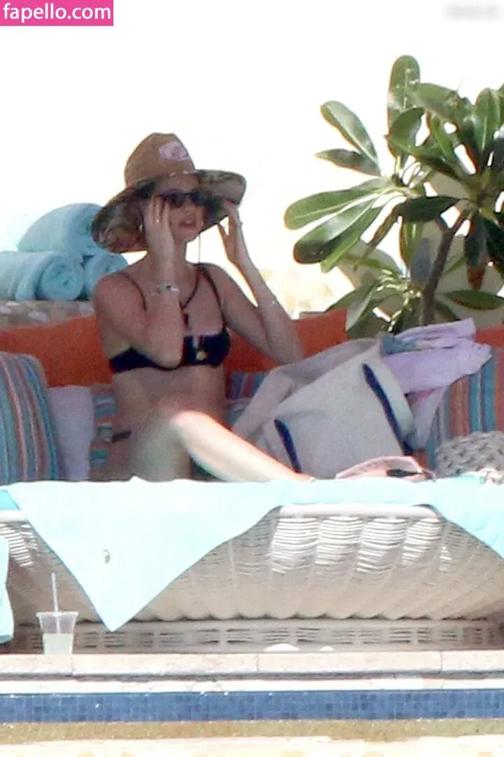 Behati Prinsloo Onlyfans Photo Gallery 