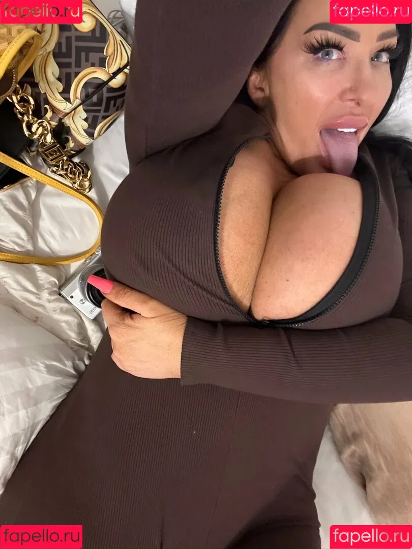 Kristine 38NN Onlyfans Photo Gallery 