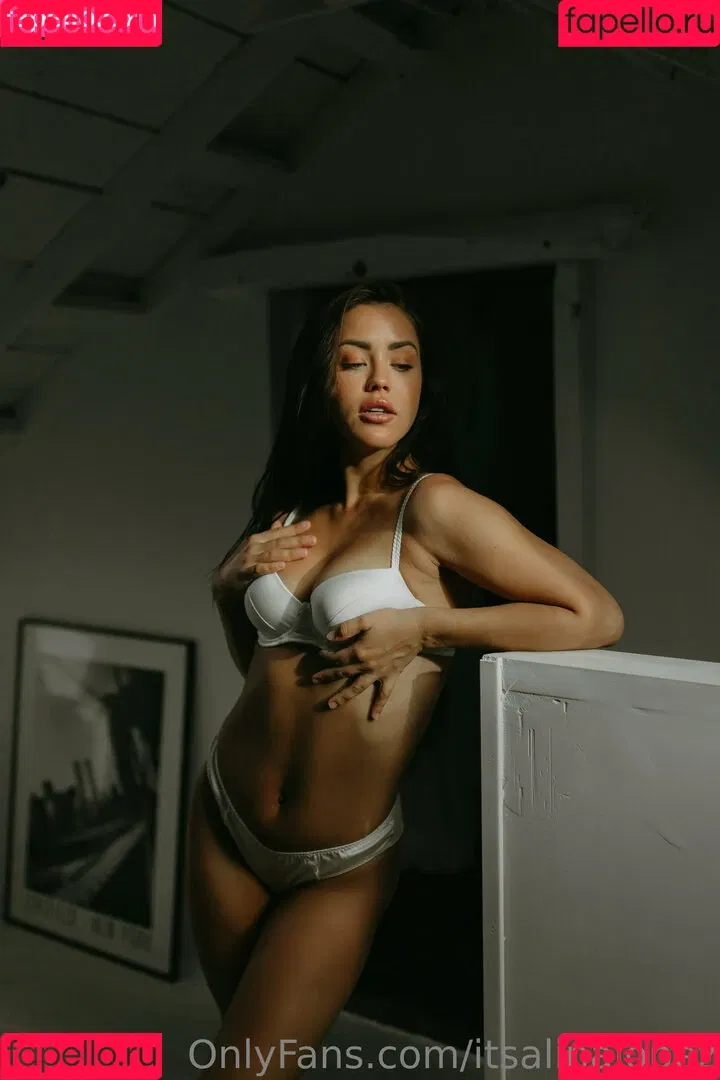itsalinalopez Onlyfans Photo Gallery 