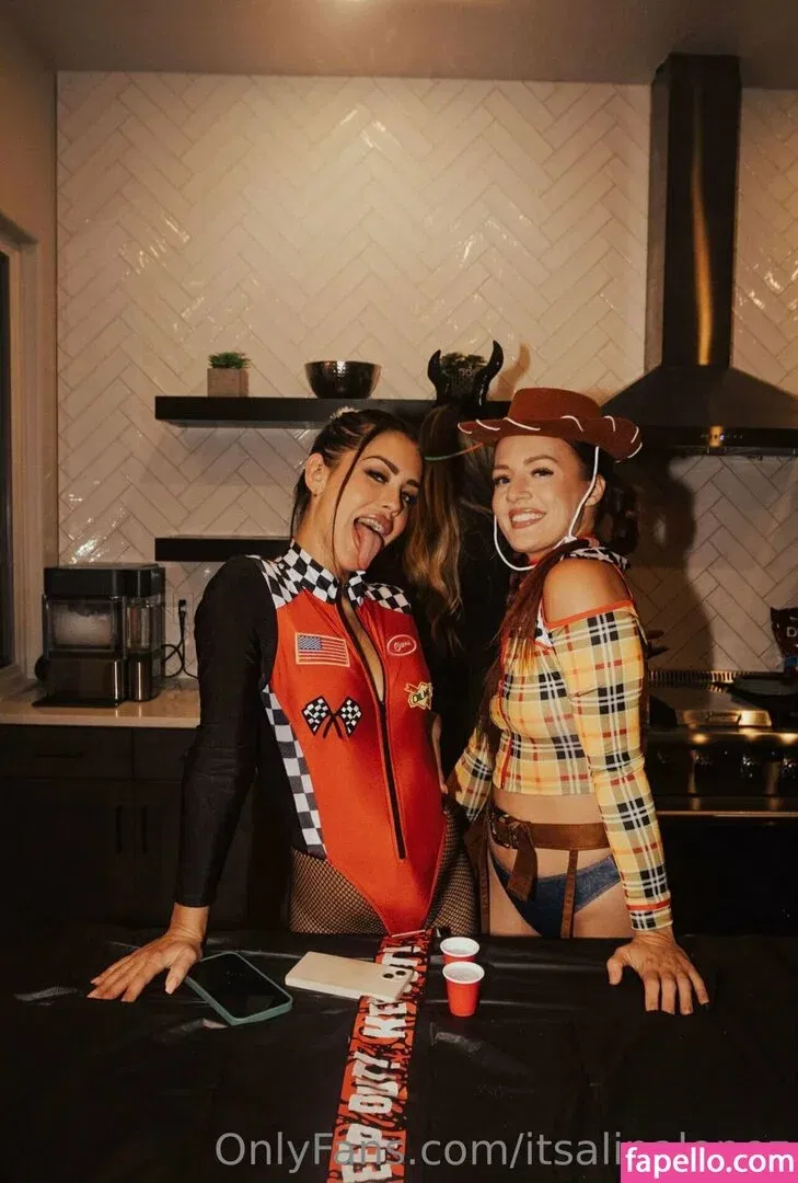 itsalinalopez Onlyfans Photo Gallery 