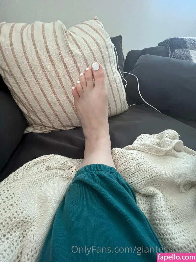 giantesstessa Onlyfans Photo Gallery 