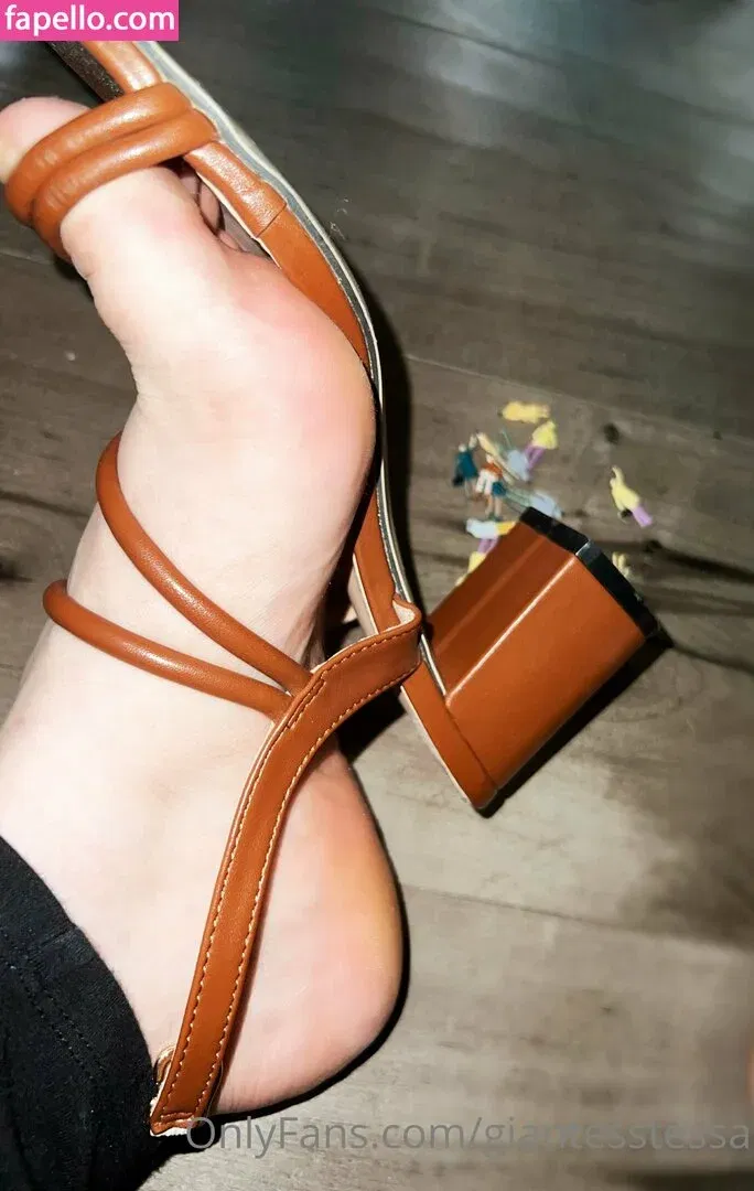 giantesstessa Onlyfans Photo Gallery 