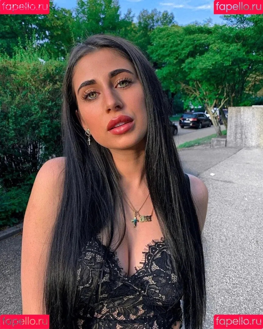 Kathiyessir Onlyfans Photo Gallery 