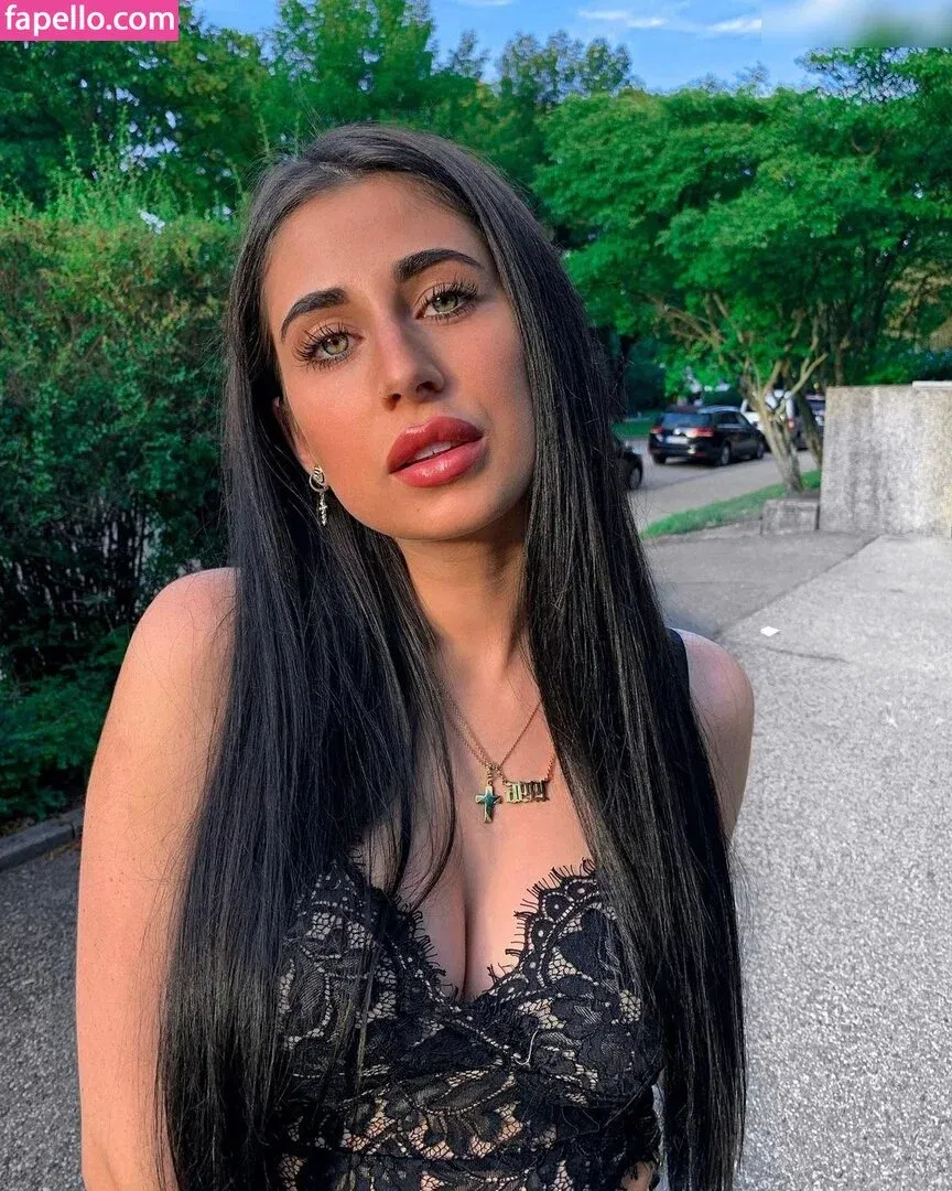 Kathiyessir Onlyfans Photo Gallery 