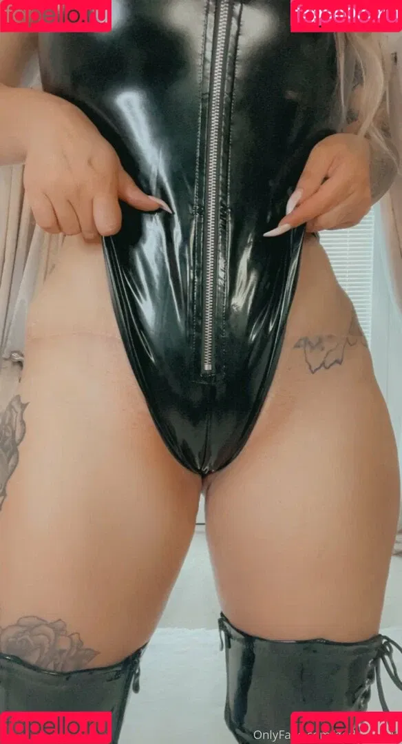 Themeanqueen Onlyfans Photo Gallery 