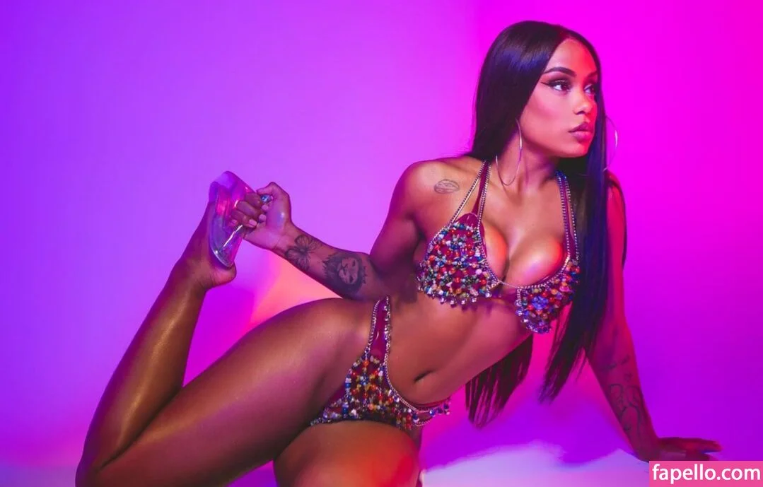 MC Rebecca Onlyfans Photo Gallery 