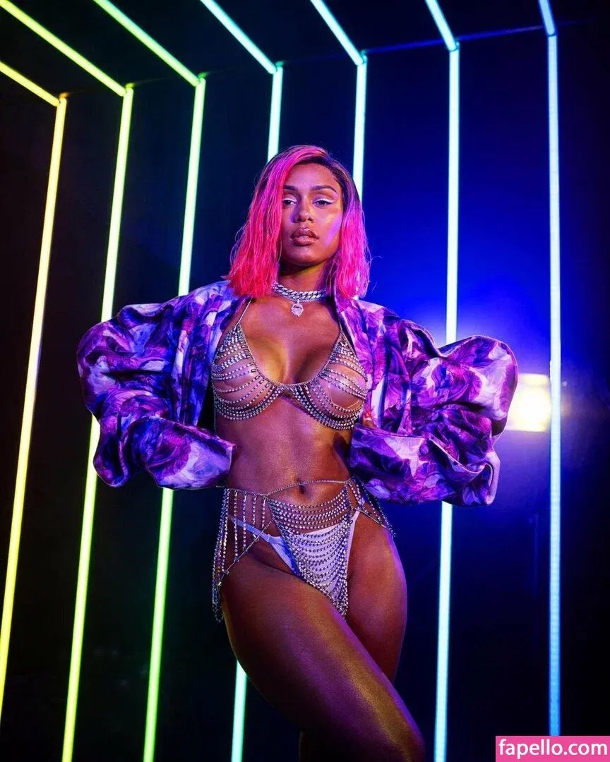 MC Rebecca Onlyfans Photo Gallery 