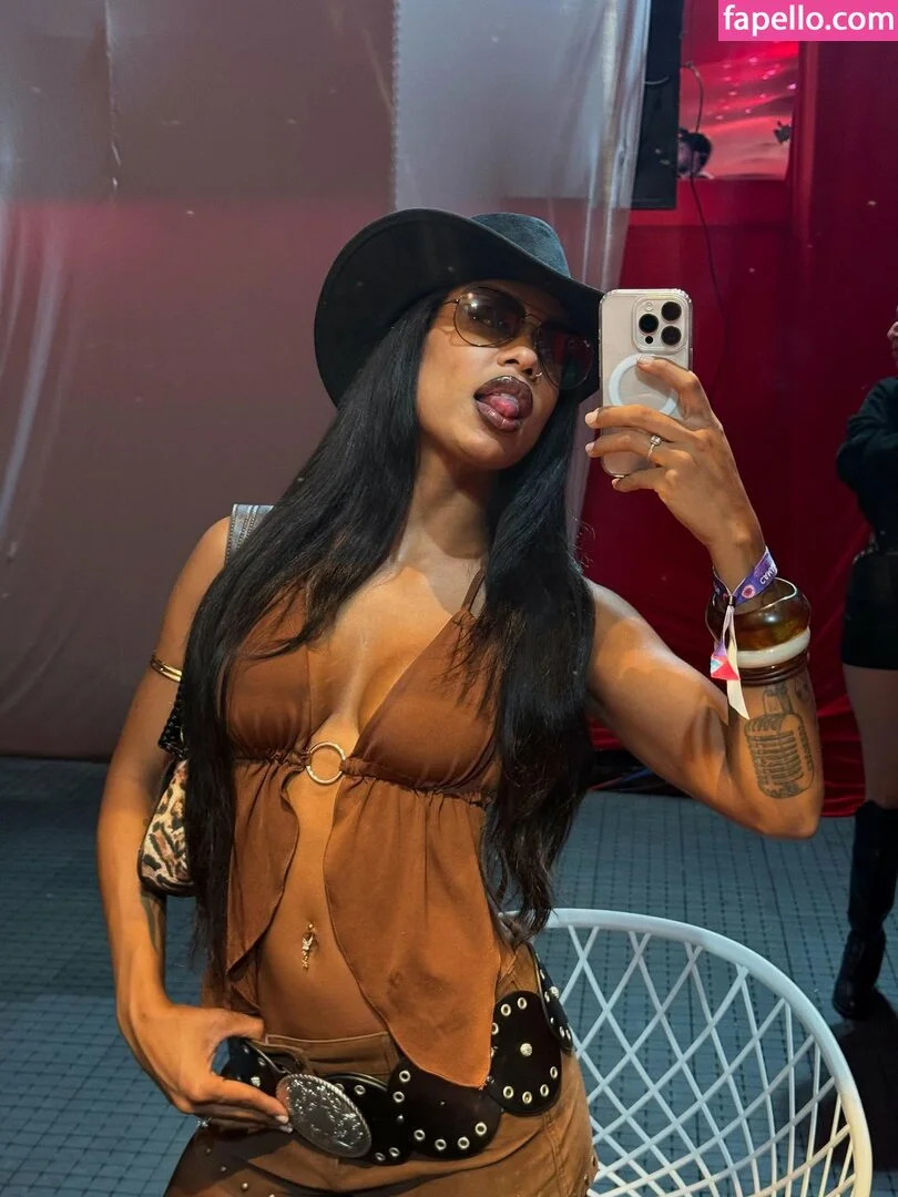 MC Rebecca Onlyfans Photo Gallery 