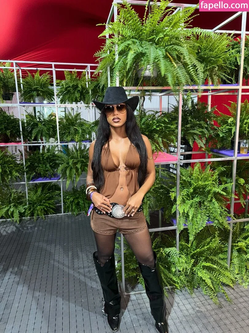 MC Rebecca Onlyfans Photo Gallery 