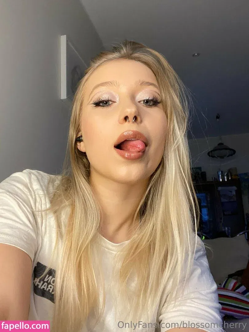Cherry / blossomcherry / Lilly Onlyfans Photo Gallery 