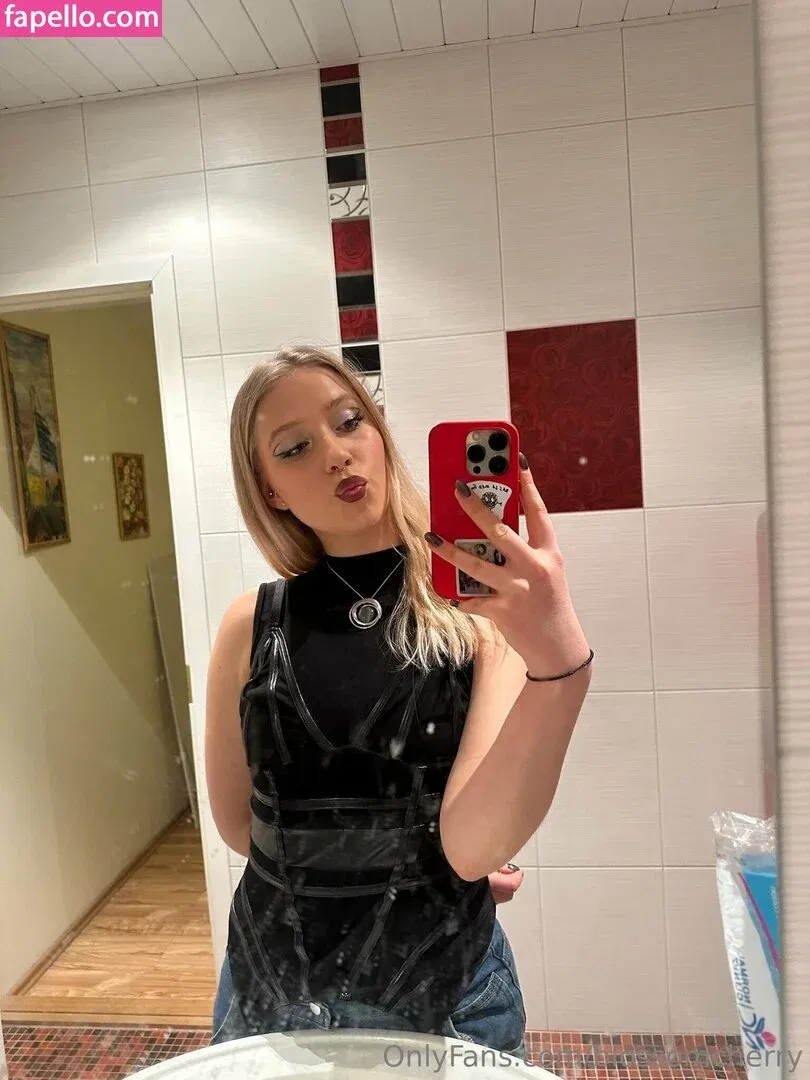 Cherry / blossomcherry / Lilly Onlyfans Photo Gallery 