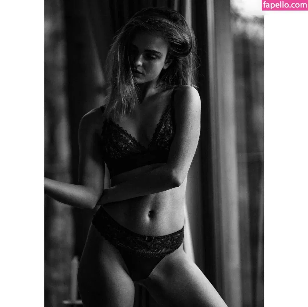 Kim Hirzel Onlyfans Photo Gallery 