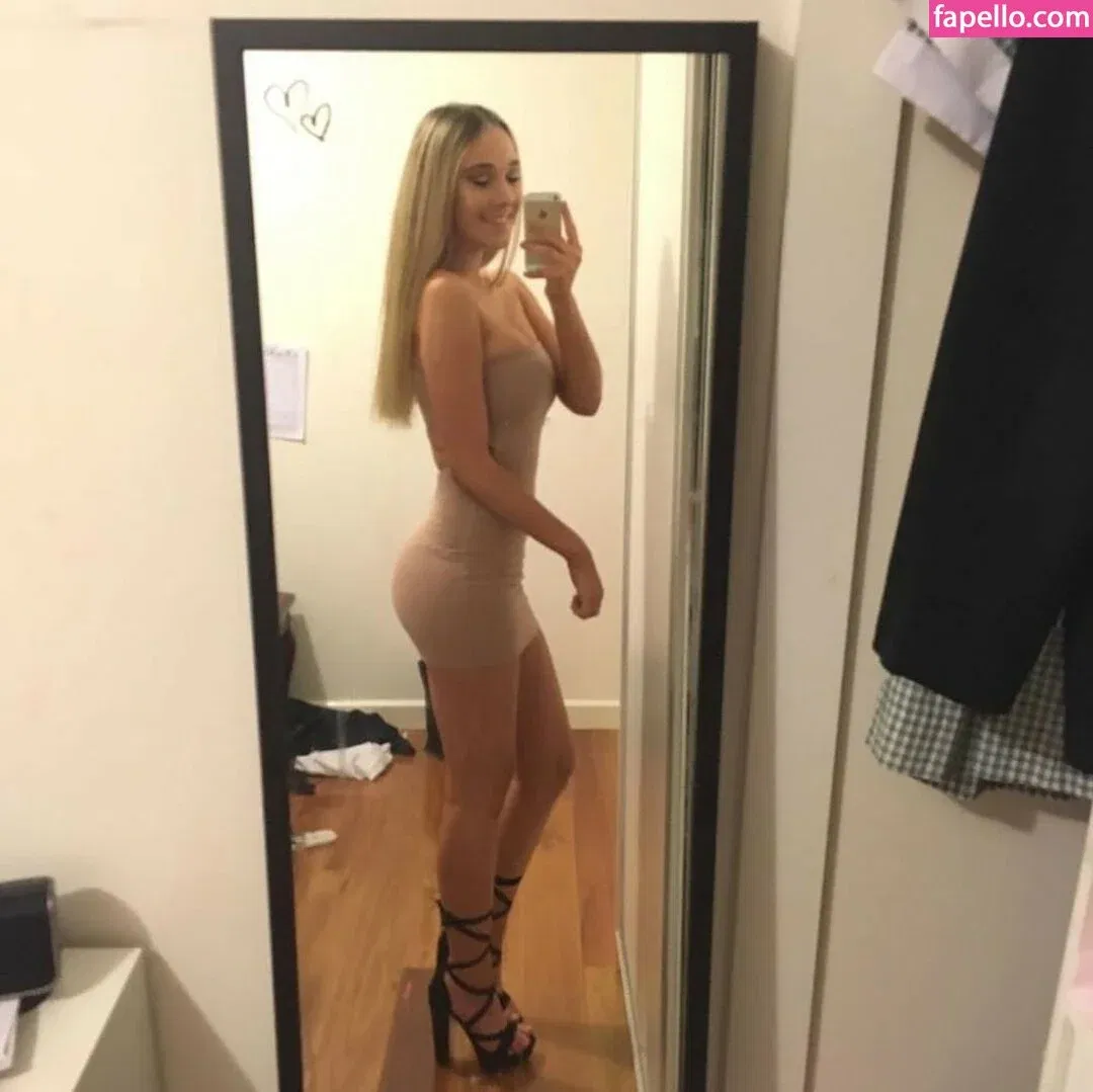 Bonnie Lowry Onlyfans Photo Gallery 