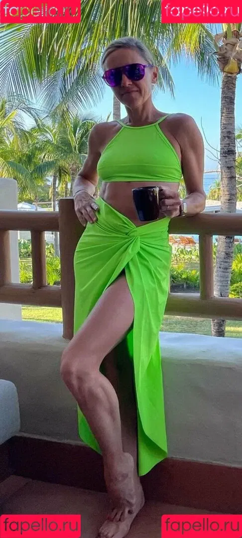 Christine Lakin Onlyfans Photo Gallery 
