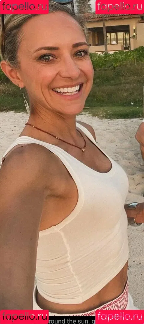 Christine Lakin Onlyfans Photo Gallery 