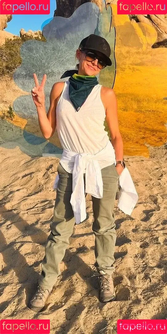 Christine Lakin Onlyfans Photo Gallery 