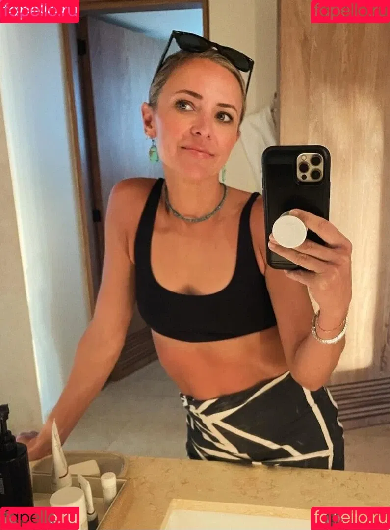 Christine Lakin Onlyfans Photo Gallery 