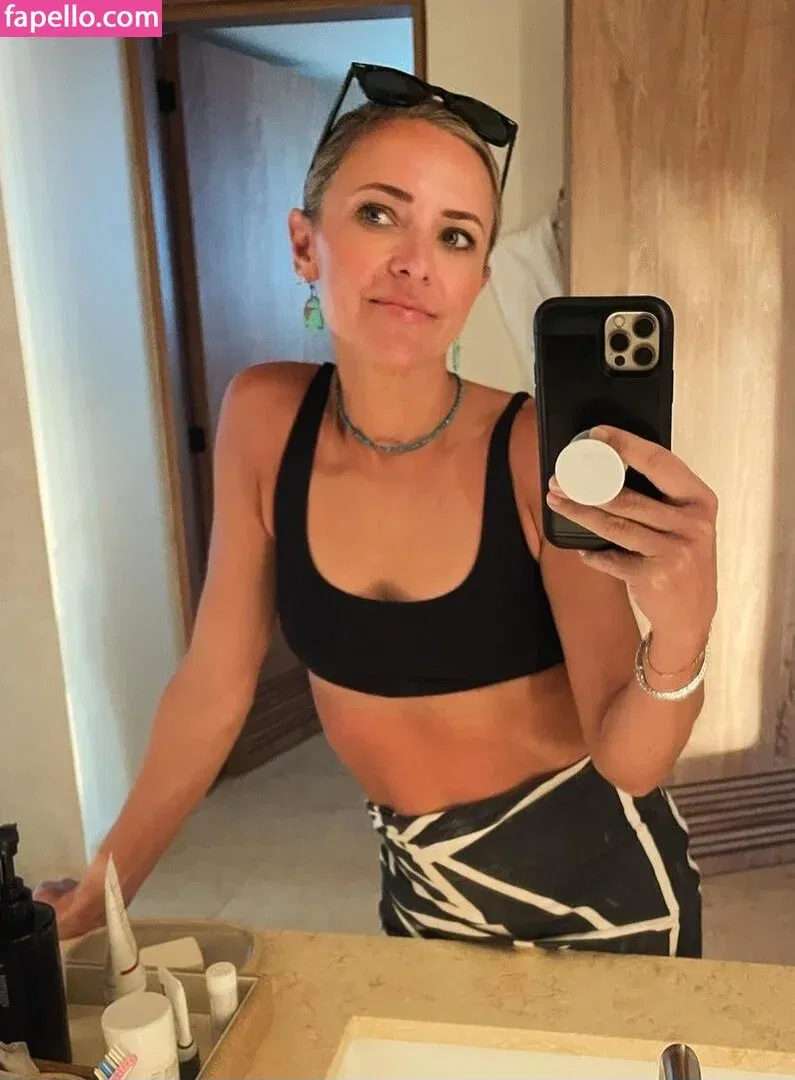 Christine Lakin Onlyfans Photo Gallery 