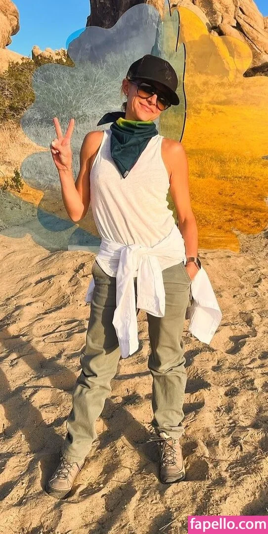 Christine Lakin Onlyfans Photo Gallery 