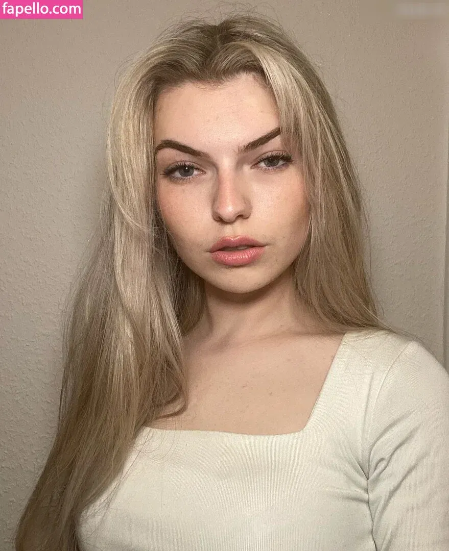 Katherine Markov Onlyfans Photo Gallery 