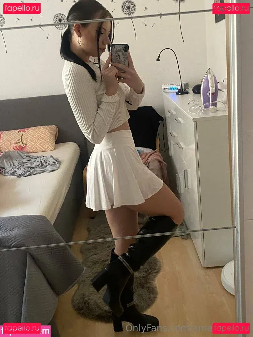 Amelie.2006 Onlyfans Photo Gallery 