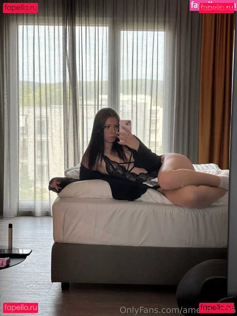 Amelie.2006 Onlyfans Photo Gallery 