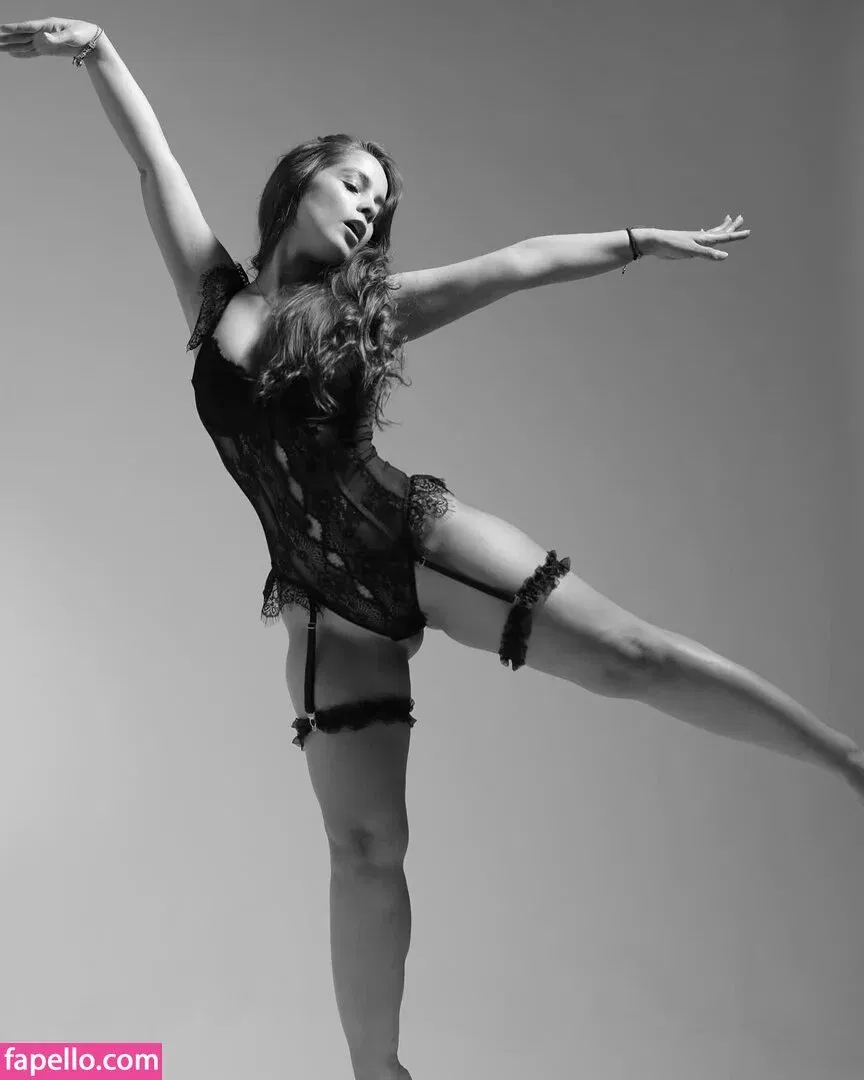 anac_gtz // art.romi Onlyfans Photo Gallery 