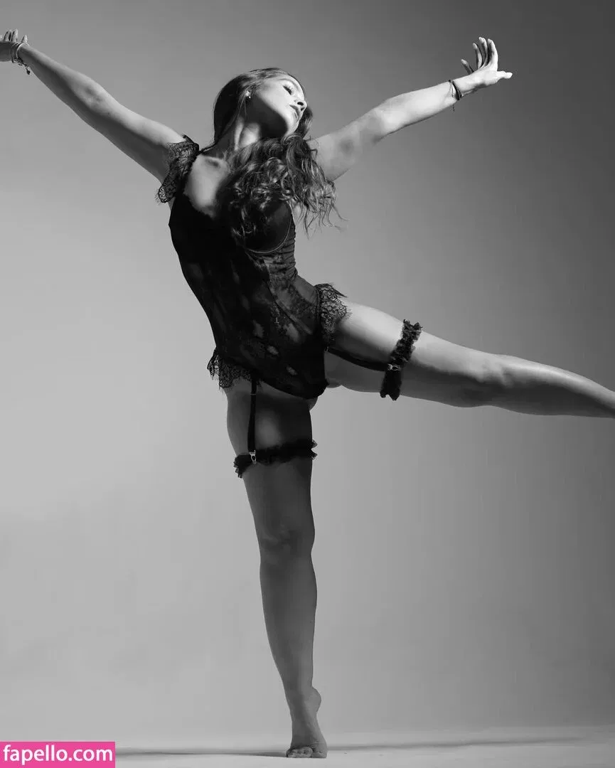 anac_gtz // art.romi Onlyfans Photo Gallery 