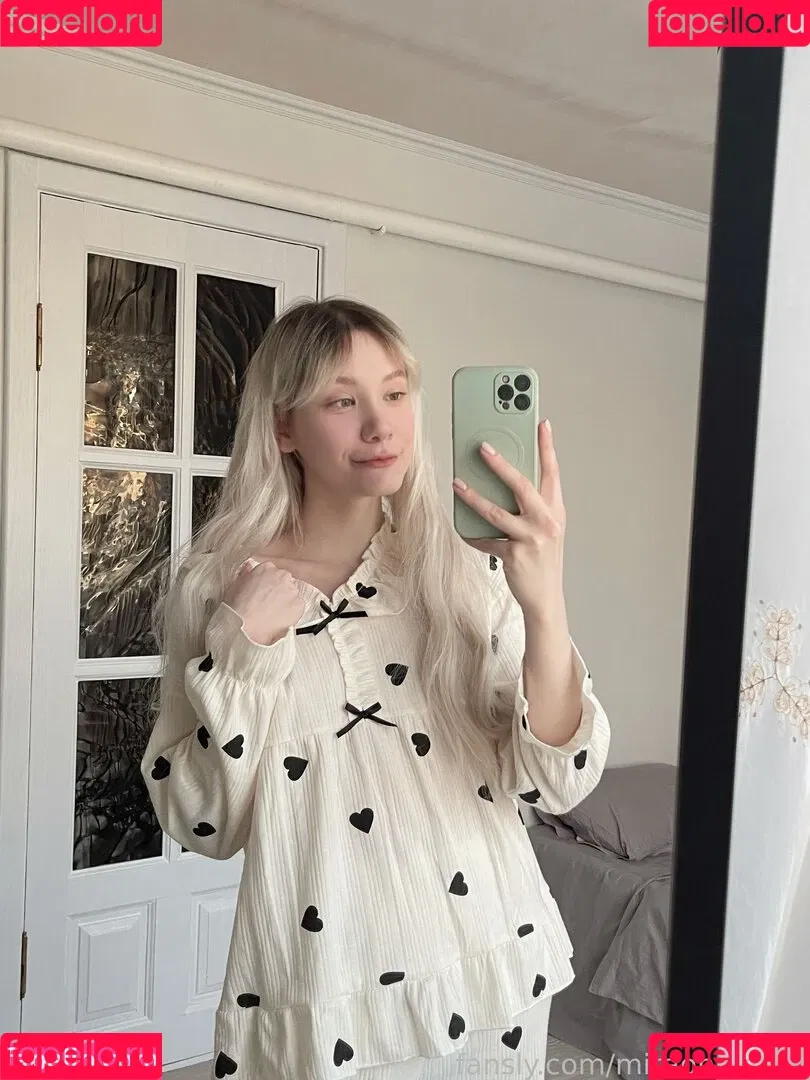 miraonlymira Onlyfans Photo Gallery 