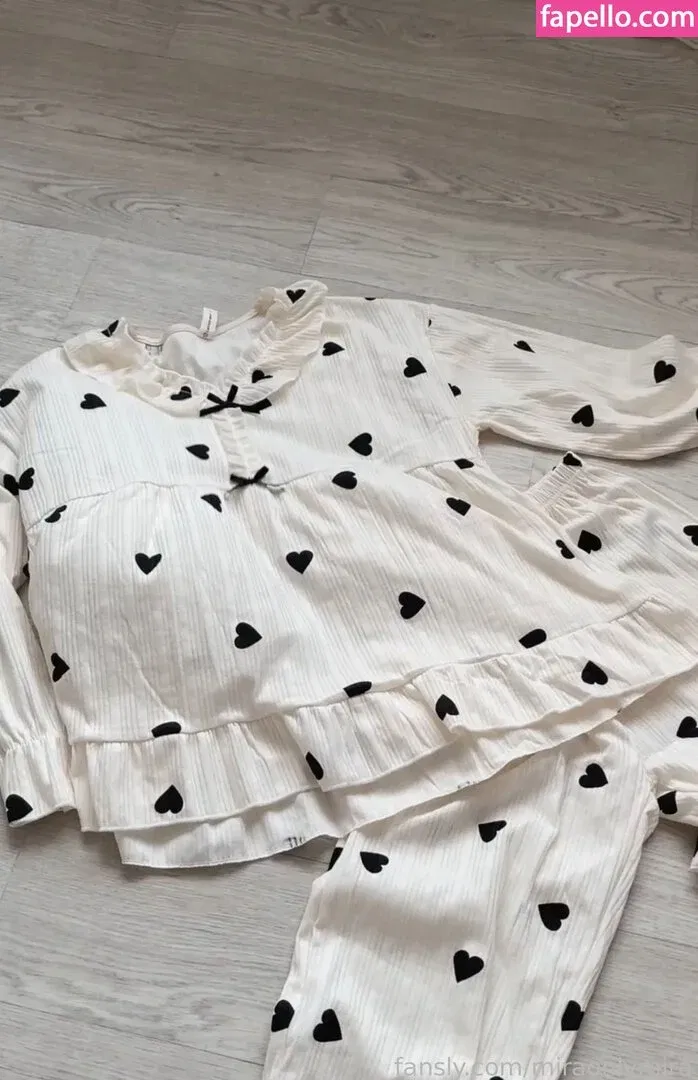 miraonlymira Onlyfans Photo Gallery 