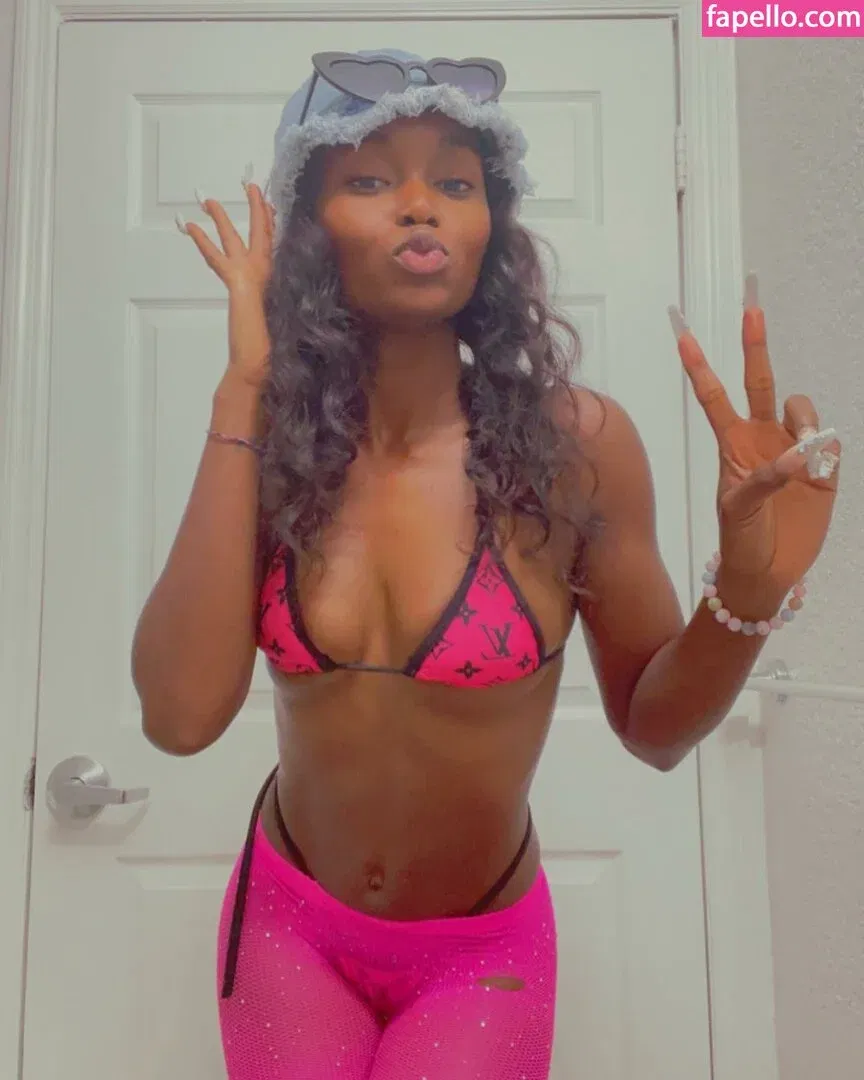 Kandie Monaee Onlyfans Photo Gallery 