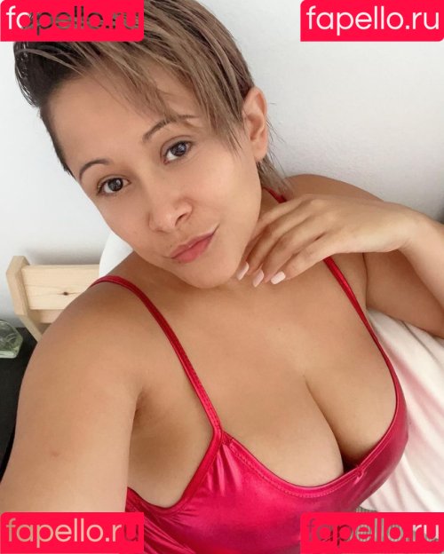 Realvictoriamae Onlyfans Photo Gallery 