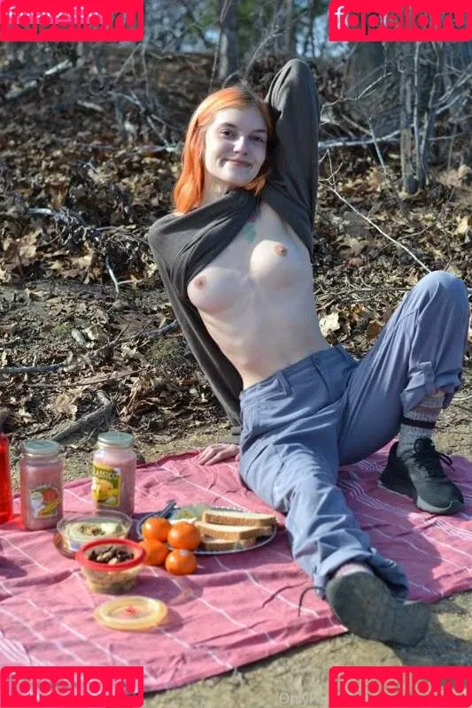 sophiasmokes Onlyfans Photo Gallery 