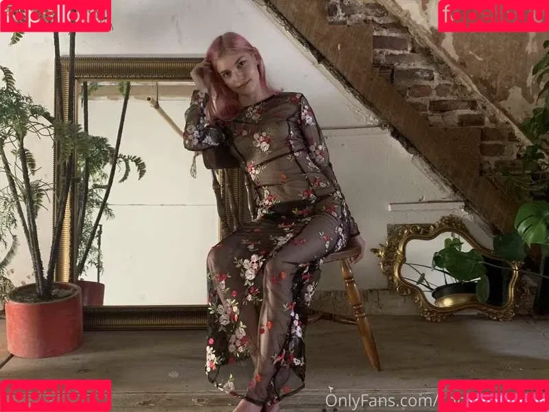 sophiasmokes Onlyfans Photo Gallery 