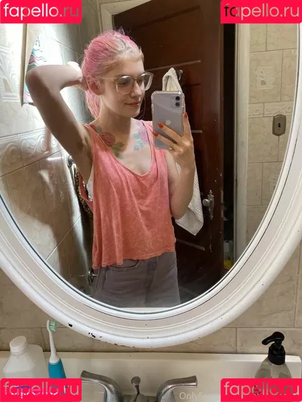 sophiasmokes Onlyfans Photo Gallery 