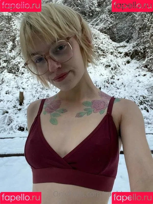 sophiasmokes Onlyfans Photo Gallery 